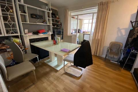 3 bedroom end of terrace house for sale, Lamberhurst Road, Dagenham.