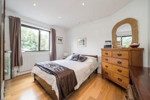 undefined, Tentelow Lane, Southall UB2