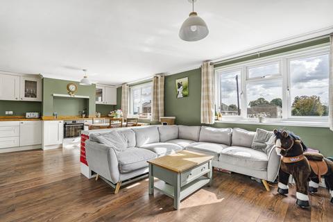 3 bedroom semi-detached house for sale, Millfield Avenue, Bicester, OX27