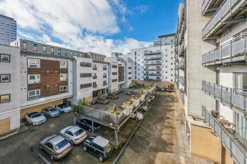 5/2, 30 Dunblane Street, Glasgow, G4 0HJ