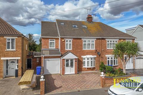 6 bedroom semi-detached house for sale - Leasway, Grays RM16