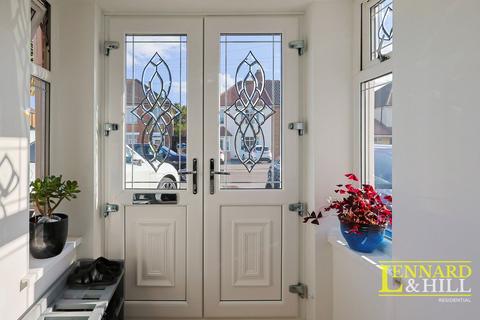 undefined, Leasway, Grays RM16