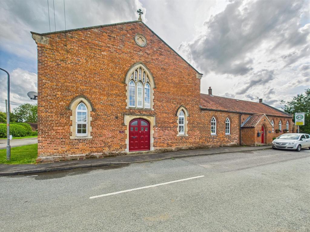 Beautiful converted chapel in the heart of Brant B