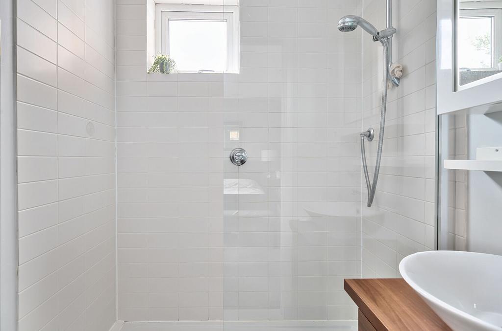 1328012-3-688a2ba...