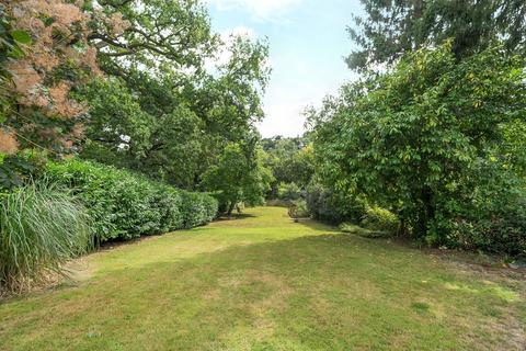 4 bedroom detached house for sale, Peperharow Road, Surrey GU7