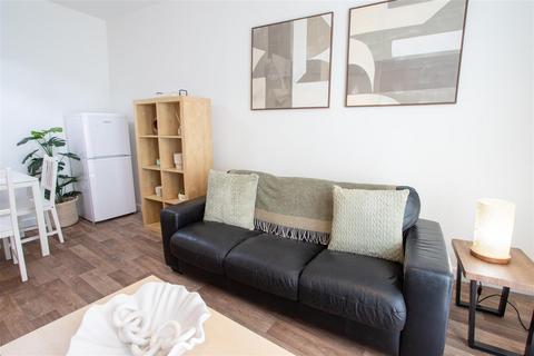 2 bedroom apartment for sale, Aldbourne Road, Coventry * VACANT & NO UPWARD CHAIN *