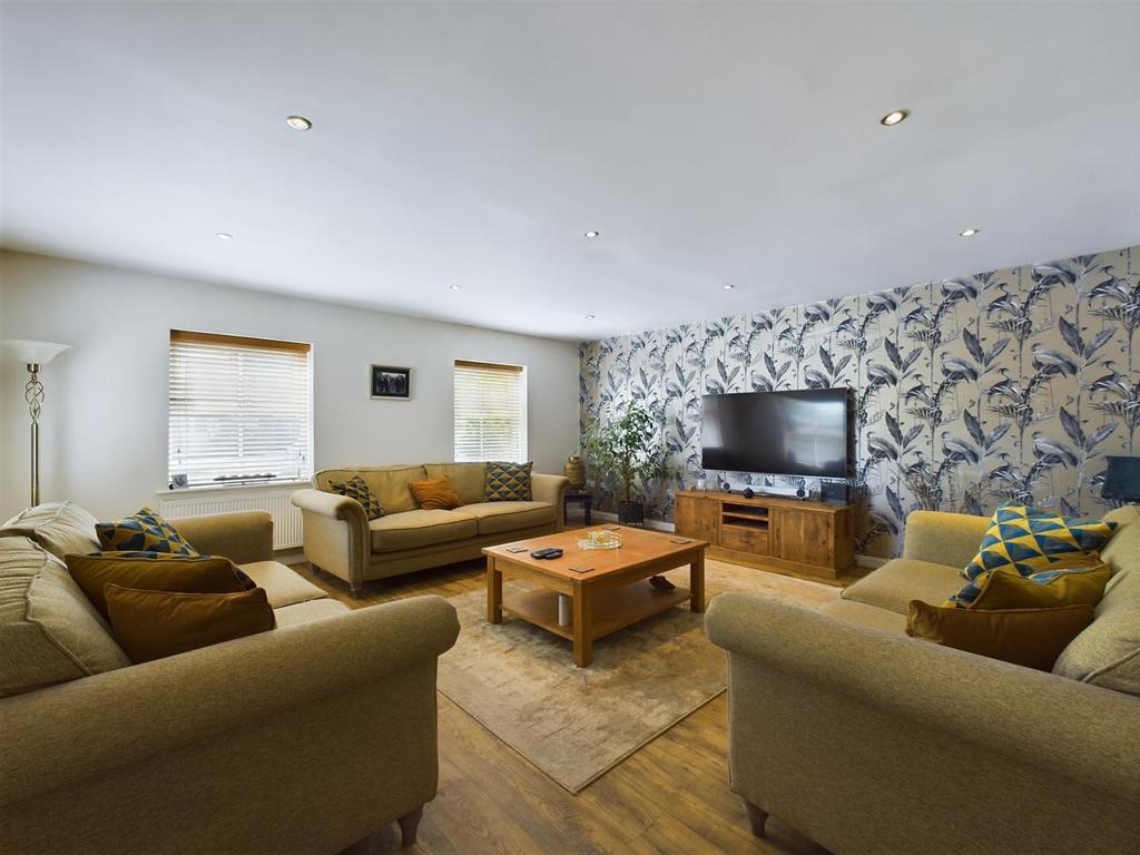 CAM01238 G0-PR0270-STILL009.jpg