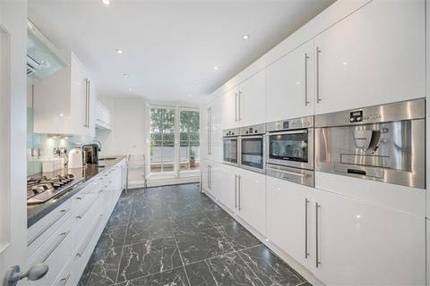 2 bedroom flat to rent, Admiral Square, London SW10