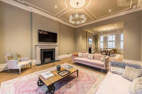 3 bedroom flat to rent, Phillimore Place, London W8