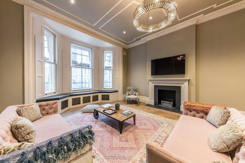 3 bedroom flat to rent, Phillimore Place, London W8