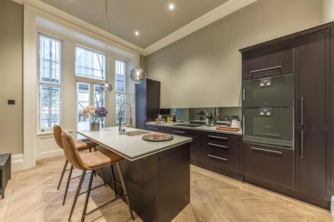 3 bedroom flat to rent, Phillimore Place, London W8
