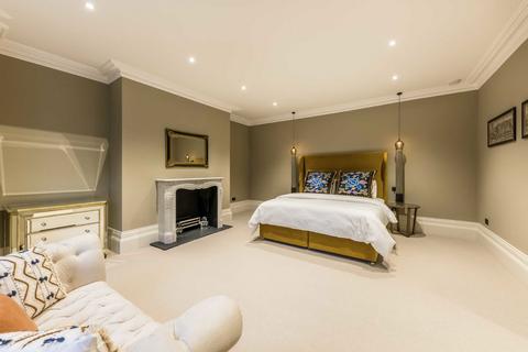 3 bedroom flat to rent, Phillimore Place, London W8