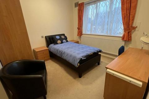 3 bedroom house share to rent, Brent Road