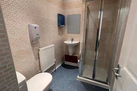 3 bedroom house share to rent, Brent Road