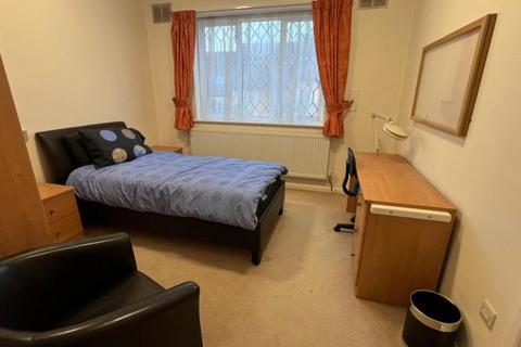 3 bedroom house share to rent, Brent Road