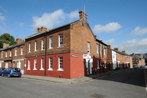 Studio to rent, Woodbine Place