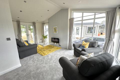 2 bedroom lodge for sale, Ashford, Kent, TN27