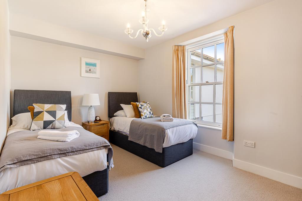 16 Bedroom 2 4 The Manor House, Hillfield - 250912