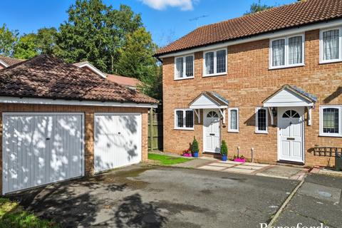 2 bedroom semi-detached house for sale, Wendover Gardens, Brentwood, CM13