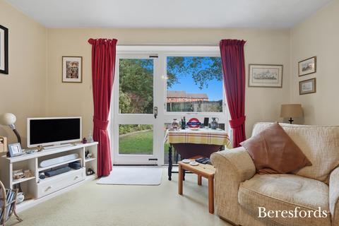 2 bedroom semi-detached house for sale, Wendover Gardens, Brentwood, CM13