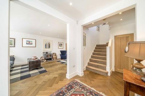 undefined, Gibsons Hill, London SW16