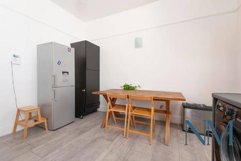 2 bedroom flat for sale, London SE23