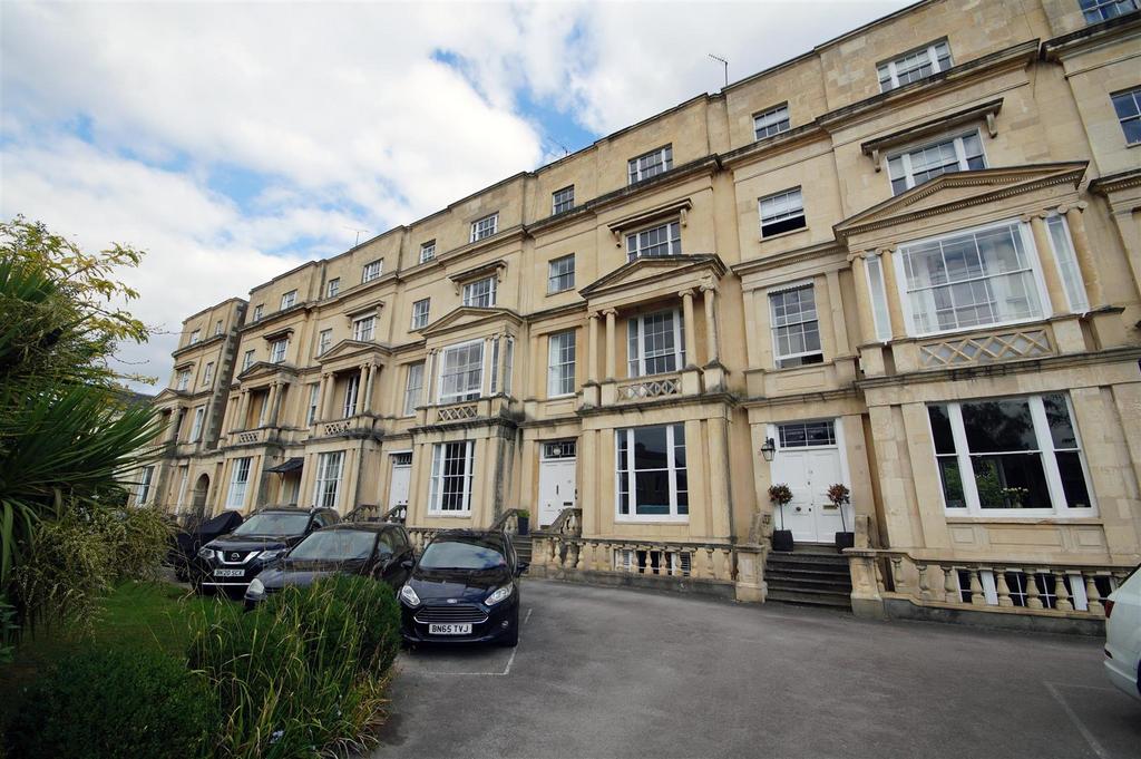 Lansdown GL50 2JP 2 bed flat - £1,550 pcm (£358 pw)