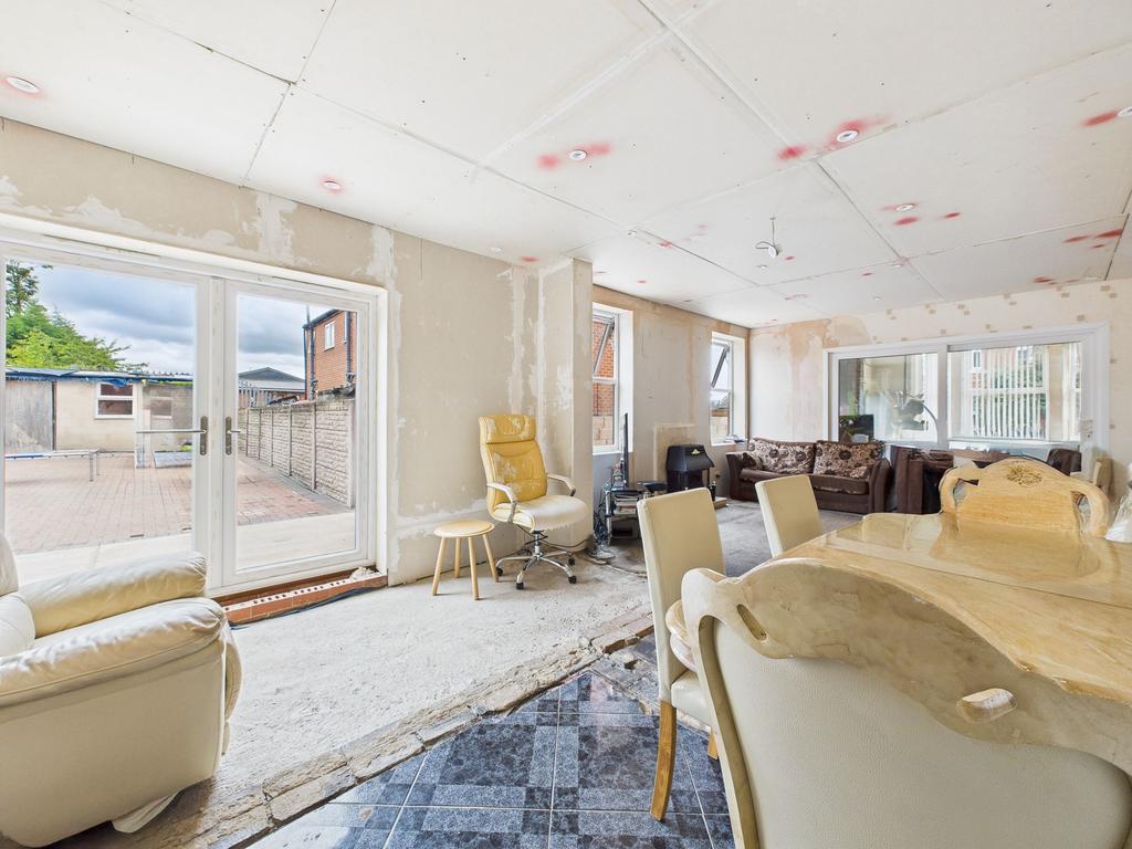 Lounge/Dining Room