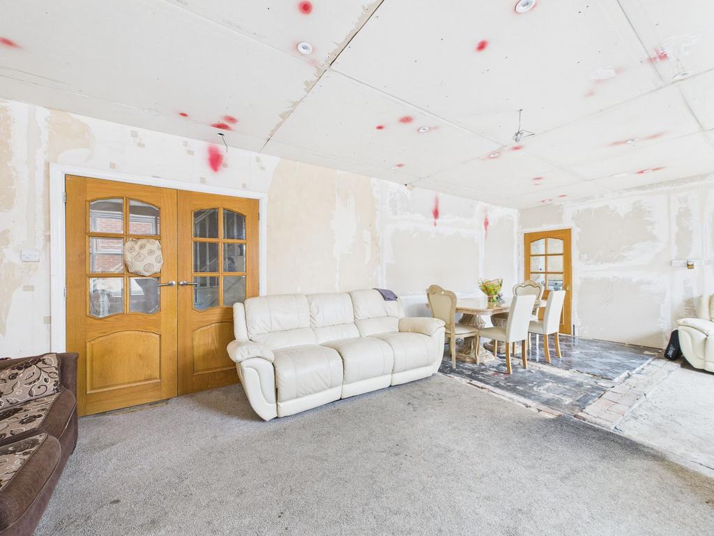 Lounge/Dining Room