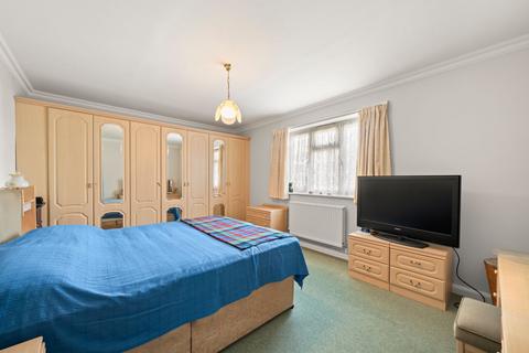 28 Medina Avenue, Esher, KT10 9TH