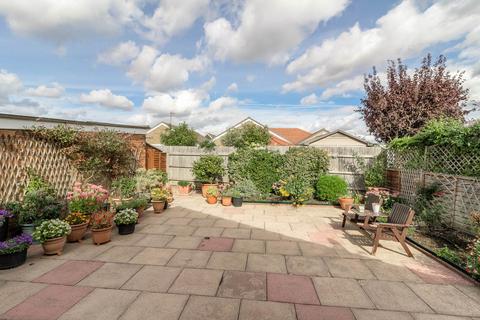 undefined, Lewis Close, Newport Pagnell MK16