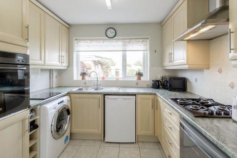 undefined, Lewis Close, Newport Pagnell MK16