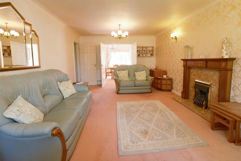 4 bedroom detached house for sale, The Grove, Holmfirth HD9