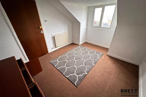 2 bedroom flat to rent, Flat 7 Edinburgh House, 95 Queen Street, Pembroke Dock, Pembrokeshire. SA72 6JE