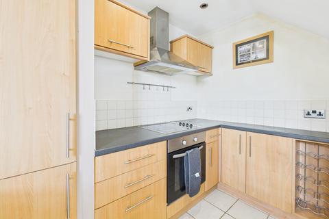 2 bedroom flat for sale, Bishops Walk, Aylesbury HP21