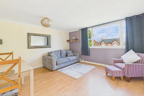 2 bedroom flat for sale, Bishops Walk, Aylesbury HP21