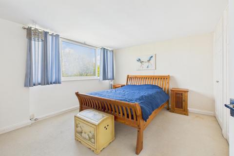 2 bedroom flat for sale, Bishops Walk, Aylesbury HP21