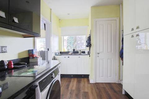5 bedroom detached house for sale, Sproatley Road, Flinton,  HU11 4NE