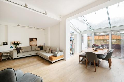 4 bedroom flat for sale, Howitt Road, London, NW3