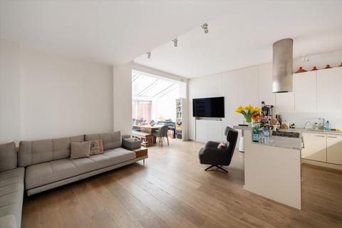 4 bedroom flat for sale, Howitt Road, London, NW3