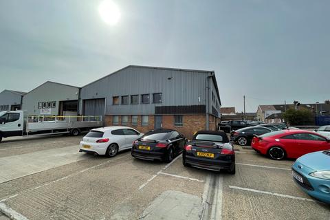Warehouse to rent, Clivemont Rd Maidenhead SL6 7BU
