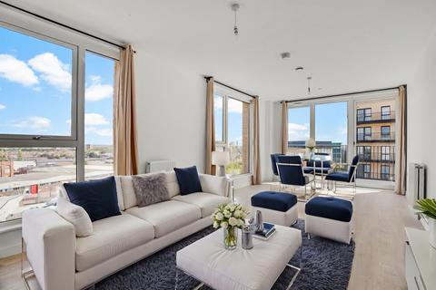 2 bedroom flat to rent, Farine Avenue, London UB3