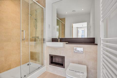2 bedroom flat to rent, Farine Avenue, London UB3