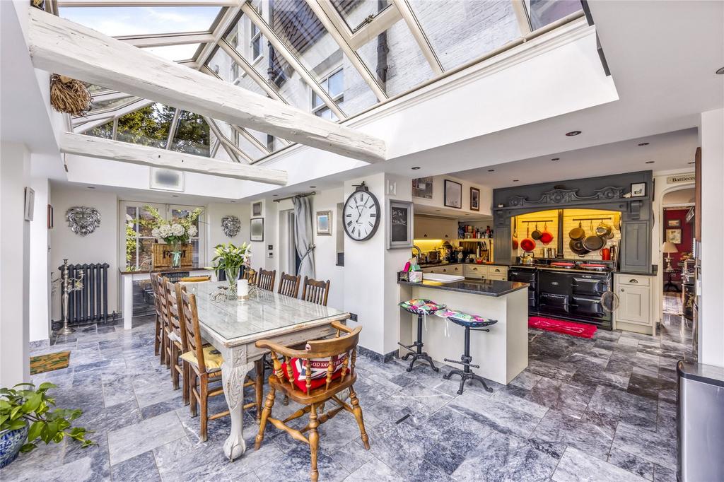Kitchen/Dining Area