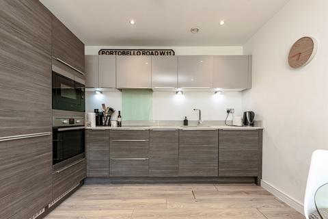undefined, London Road, Twickenham TW1
