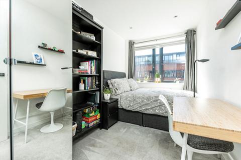 undefined, London Road, Twickenham TW1