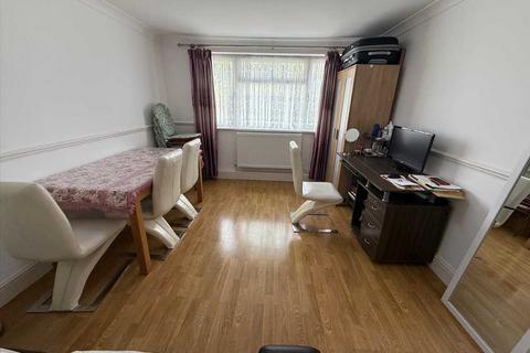 2 bedroom maisonette for sale, Peninsular Close, Bedfont