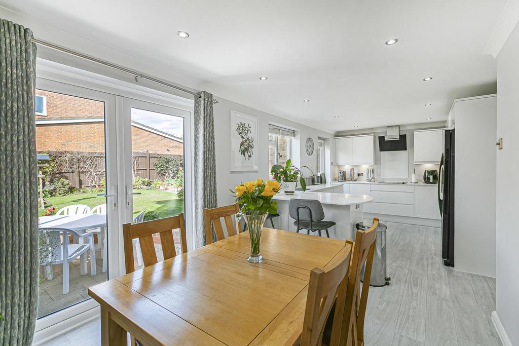 Kitchen/Dining Area
