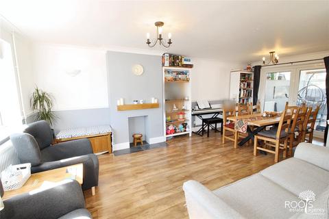 undefined, Beech Walk, Berkshire RG19