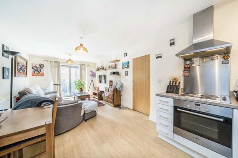 2 bedroom flat for sale, St. Georges Grove, London SW17
